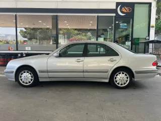 Mercedes-Benz E320 2001