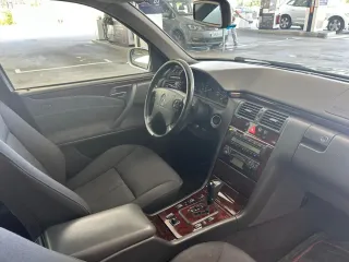 Mercedes-Benz E320 2001