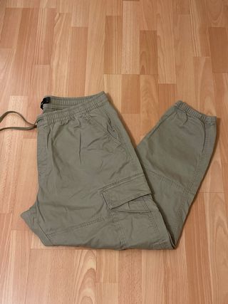 Pantalón cargo elástico verde oliva