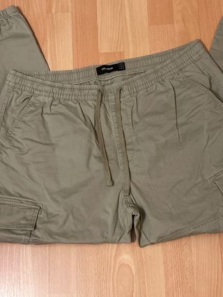 Pantalón cargo elástico verde oliva