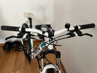 Bicicleta Montaña Btwin Blanca y Azul