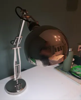 Lámpara de escritorio metálica ajustable