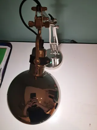 Lámpara de escritorio metálica ajustable