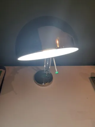 Lámpara de escritorio metálica ajustable