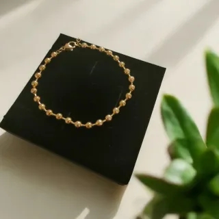 Pulsera dorada de bolitas