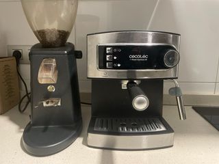 Cafetera y Molinillo Automático Cecotec