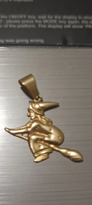 Colgante Bruja Oro 18K