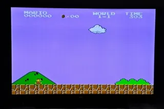 Consola Retro Gris y Blanca con Mandos