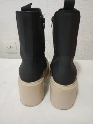 Stivali da donna neri e beige