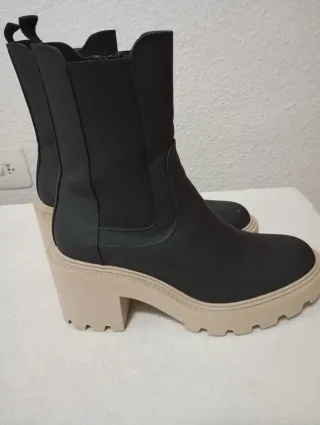 Stivali da donna neri e beige