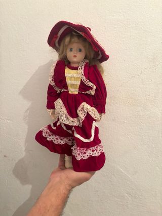 Muñeca porcelana antigua vestido rojo