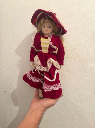 Muñeca porcelana antigua vestido rojo