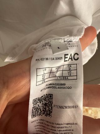 Camiseta Guess Blanca Logo Triangular Talla L