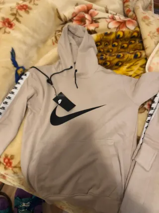 Conjunto deportivo Nike beige