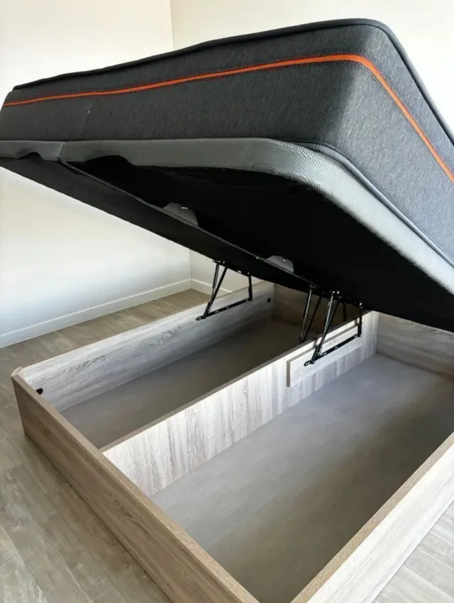 Canapés: liquidazione di mobili