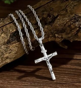 Cadena de plata con colgante de cruz