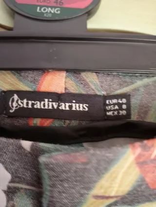 Pantalón estampado floral Stradivarius talla L