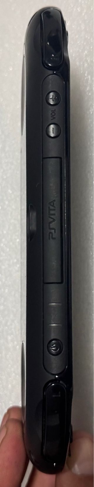 PS Vita Slim Megapack + Giochi