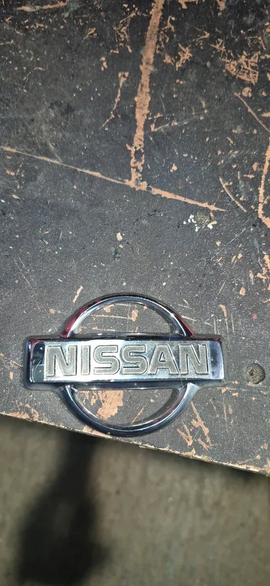 Emblema Nissan Terrano