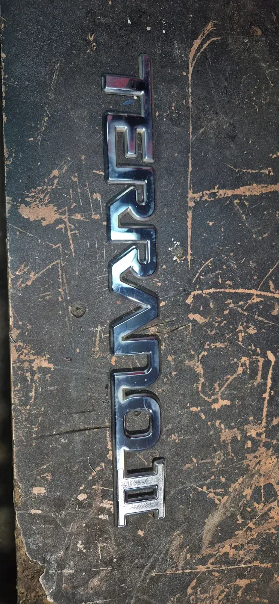 Emblema Nissan Terrano II