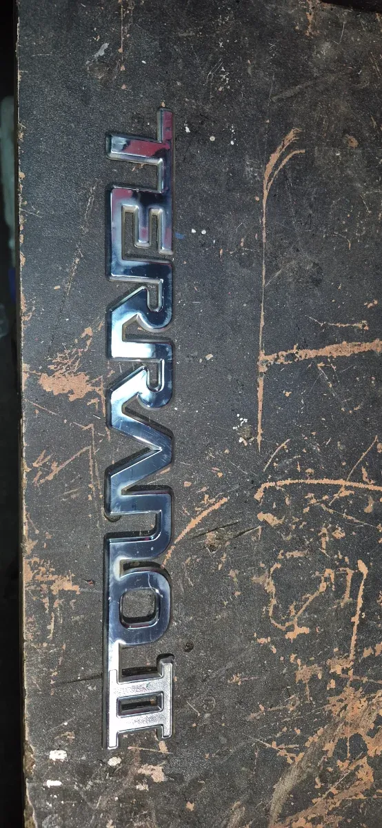 Emblema Nissan Terrano II