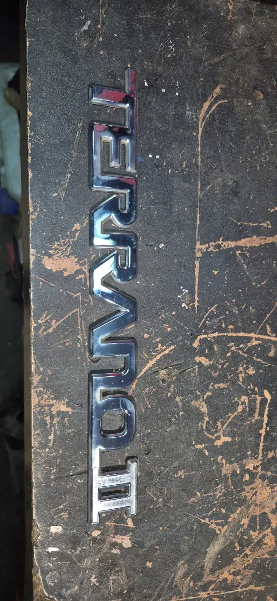 Emblema Nissan Terrano II