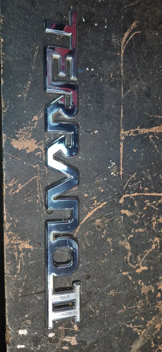 Emblema Nissan Terrano II