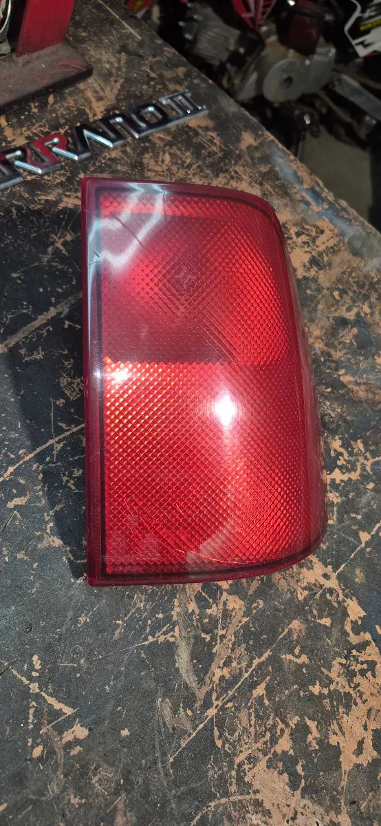 Piloto trasero derecho Nissan Terrano 2