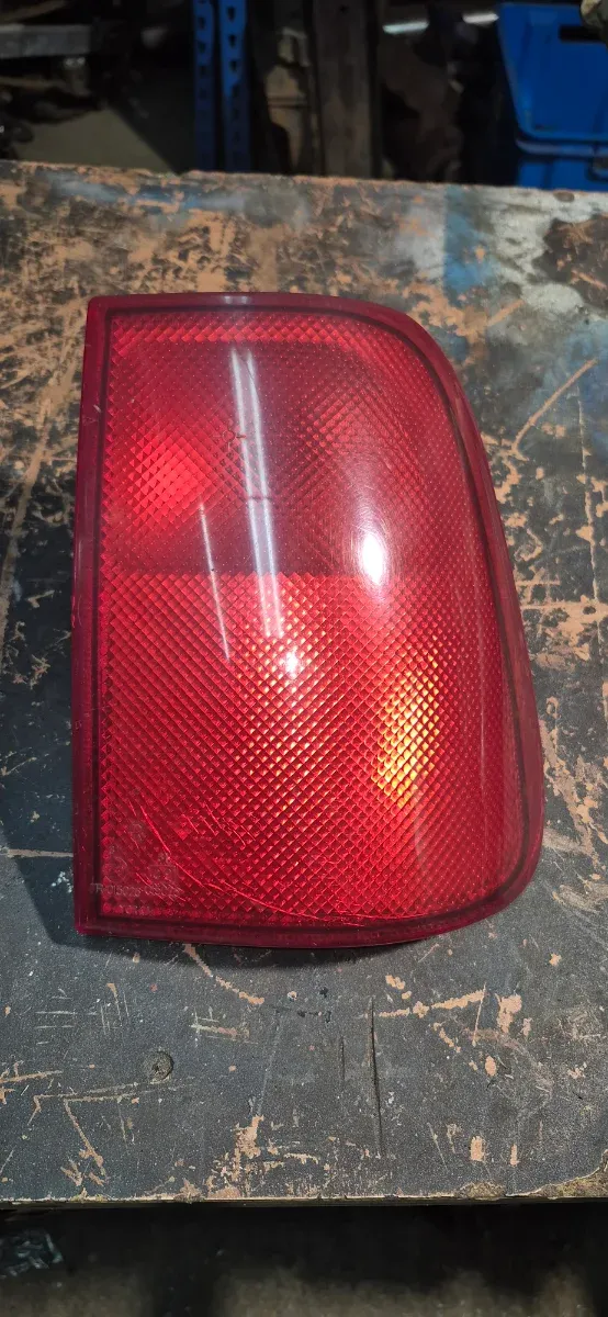 Piloto trasero derecho Nissan Terrano 2