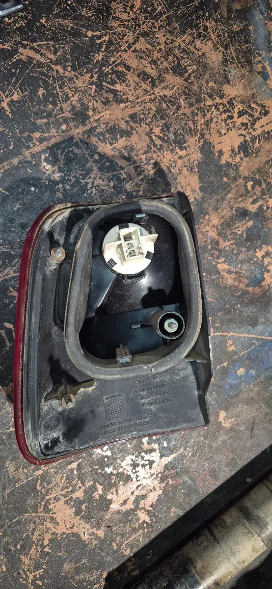 Piloto trasero derecho Nissan Terrano 2