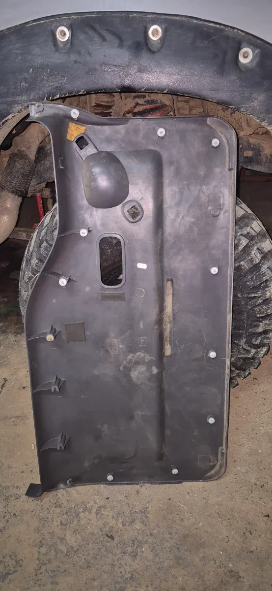 Tapizado Portón Trasero Nissan Terrano 2