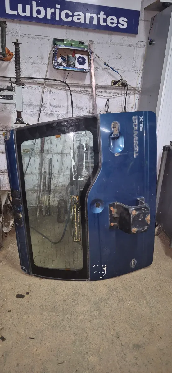 Portón Nissan Terrano 2