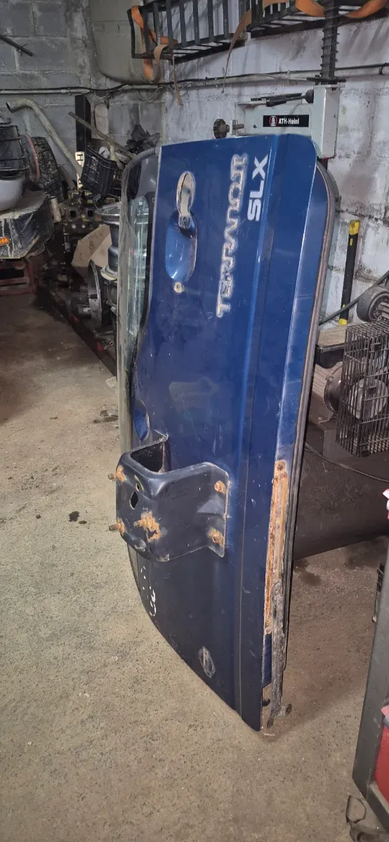 Portón Nissan Terrano 2