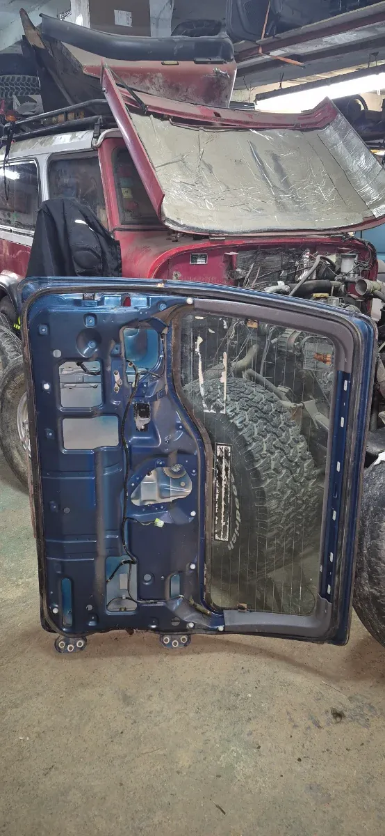 Portón Nissan Terrano 2