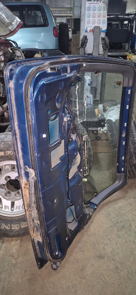 Portón Nissan Terrano 2