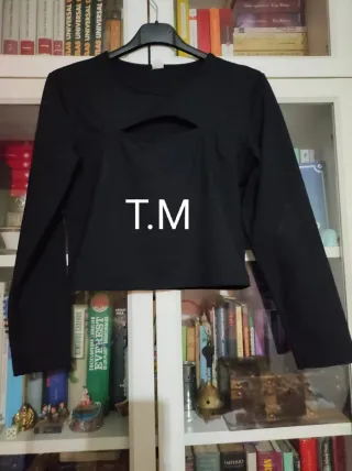 Camiseta negra manga larga diseño sofisticado T.M