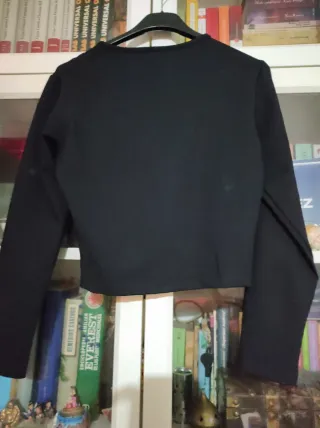 Camiseta negra manga larga diseño sofisticado T.M