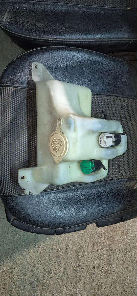 Botella limpia parabrisas Nissan Terrano 2