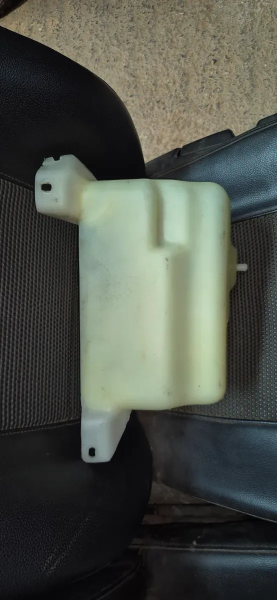 Botella limpia parabrisas Nissan Terrano 2