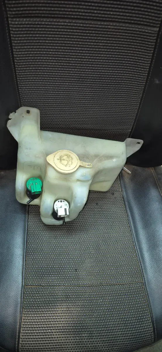 Botella limpia parabrisas Nissan Terrano 2