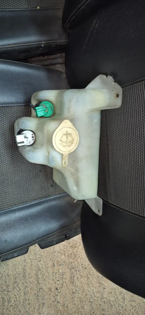 Botella limpia parabrisas Nissan Terrano 2