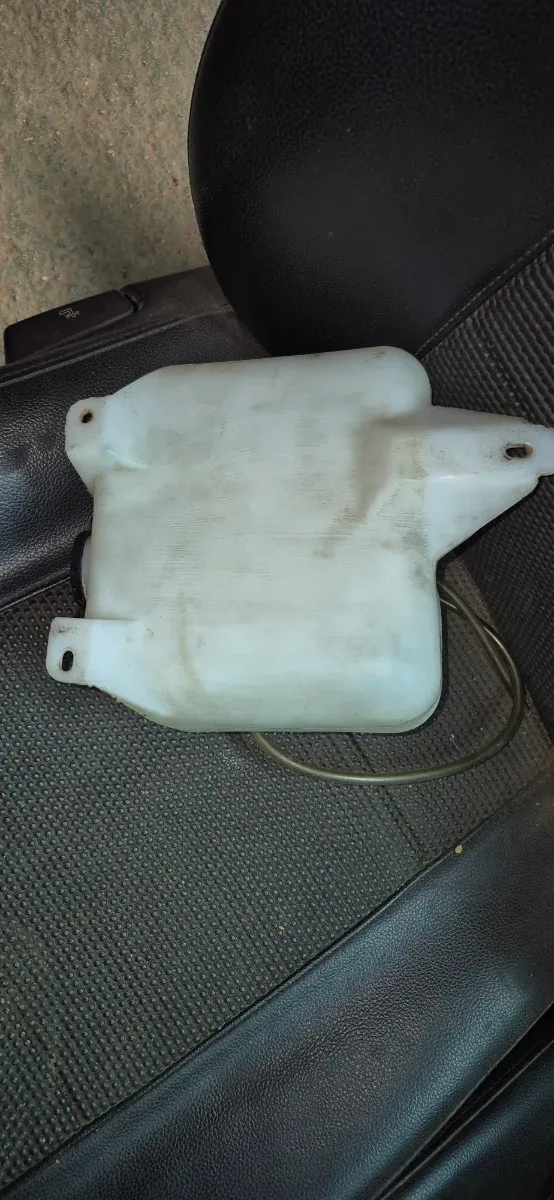 Botella limpia parabrisas Nissan Patrol