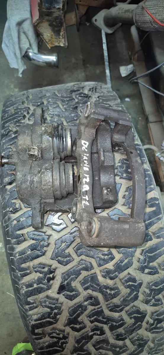 Pinza Freno Delantera Izquierda Nissan Terrano 2