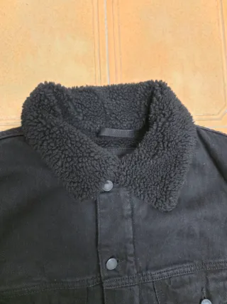 Cazadora vaquera Zara borreguillo negra