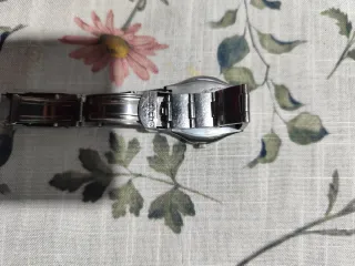 Reloj Swatch Rojo y Plateado