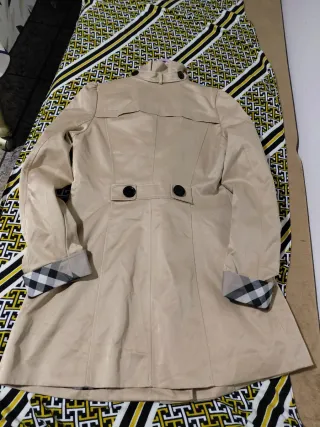 Gabardina beige con forro de cuadros