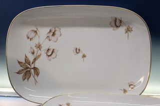 Porcellana Bidasoa. Vassoi e piatti. Anni 60.