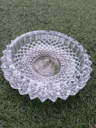 Cenicero de cristal tallado