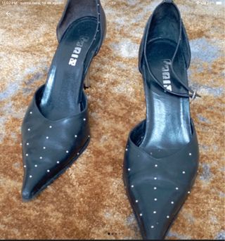 Sapatos de Salão Pretos com Tachas