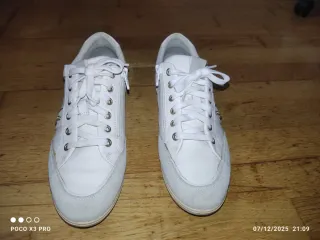 Zapatillas blancas de piel y ante